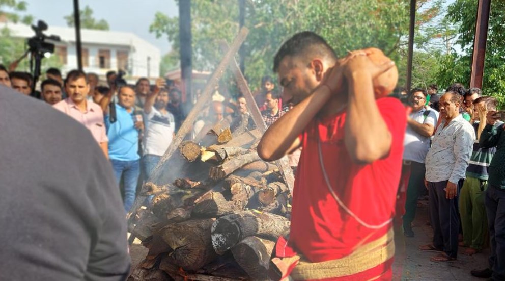 Last rites conducted for Kashmiri Pandit shot, killed by terrorists in J-K’s Budgam